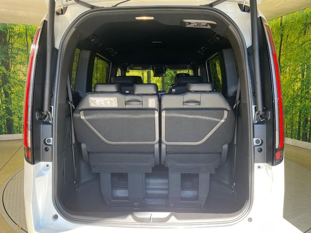 普段のお買い物や通勤、送迎等に十分な荷室スペースを確保しております。セカンドシートを倒すと、大きな荷物の積載も可能です♪