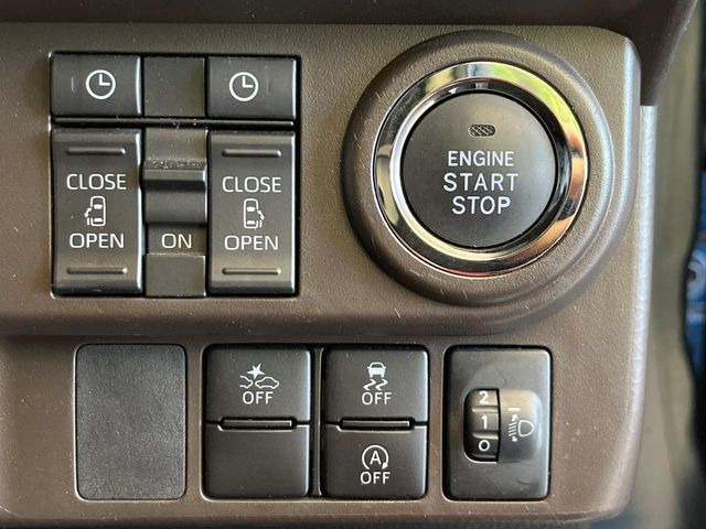 【両側パワースライドドア】スマートキーや運転席のスイッチで後席両側スライドドアの開閉が可能♪電動だから力を入れてドアを開ける必要が無く、小さなお子様でも簡単に開け閉めでき快適です♪