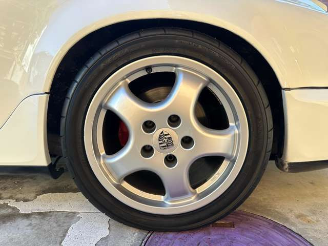 17�C���`�J�b�v�z�C�[�� ������ (�^�C���T�C�Y�O205/50R17 ��255/40R17)