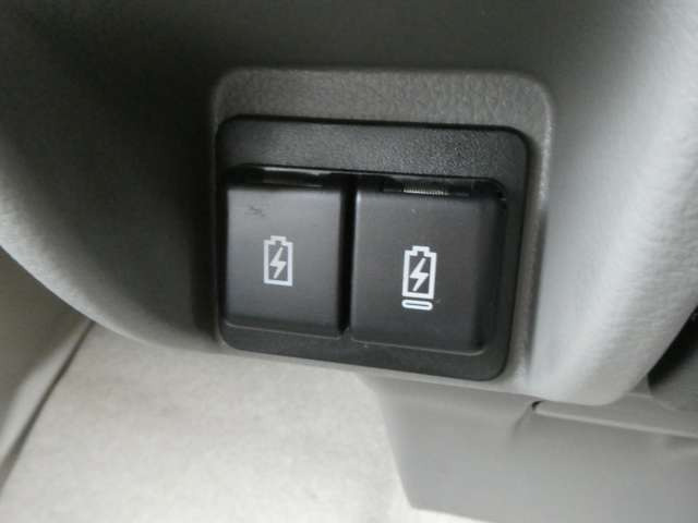 USB���͒[�q������!�X�}�z�̏[�d���ɑ劈���