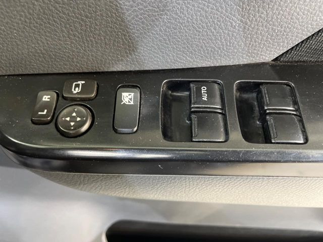 �y�d���i�[�~���[�z�T�C�h�~���[�͓d���i�[���ƂȂ��Ă���A�������ԏ�ł��L�Y�������X�N��}�����܂��B