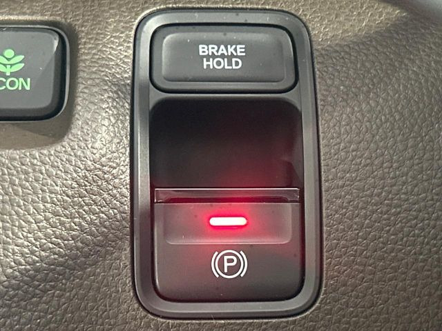 �y�I�[�g�u���[�L�z�[���h�z�M���҂���a�؂Œ�Ԏ��Ƀu���[�L���瑫�𗣂��Ă��A��~��Ԃ�ێ����Ă���܂��B�O�i����Ƃ��̓A�N�Z���𓥂߂Ύ����ŉ��������̂ň��S��X���^�]���y�ɂȂ�܂���