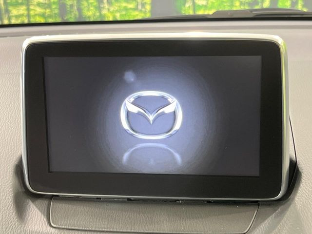 �y�}�c�_�R�l�N�g�z�ԓ��̕��͋C�Ƀ}�b�`������^�̃f�B�X�v���C�B�X�}�z�ڑ��ł̃i�r�g�p��Bluetooth�Đ����A�l�X�ȋ@�\���y���߂܂��B�����I�ȃ_�C�������삪�\�ŁA�g��������ǍD�ł��B