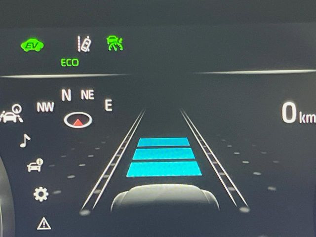 【レーダークルーズコントロール】高速道路での長距離走行が楽に!!自動で速度を保つクルーズコントロールが、衝突軽減システムと連携し、前方の車両を感知して車間を保つように速度調節してくれます!!