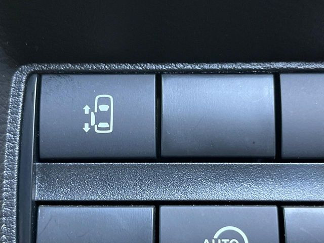 【パワースライドドア】スマートキーや運転席のスイッチで後席スライドドアの開閉が可能♪電動だから力を入れてドアを開ける必要が無く、小さなお子様でも簡単に開け閉めでき快適です♪