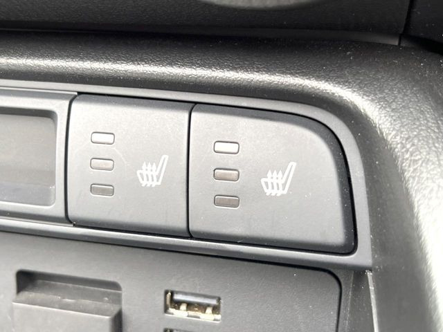 【シートヒーター】寒い日に重宝するシートヒーター!エアコンより早く温まってくれるので寒がりの人も安心ですね♪エアコンの温風は乾燥するから苦手、という方にもをおすすめです。