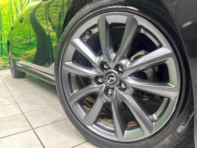 �y����18�C���`�A���~�z�C�[���z�O�ςɃ}�b�`���������A���~�z�C�[���𑕒����Ă���܂��B�e��ЊO�A���~�z�C�[����A�X�^�b�h���X�^�C�����戵�����Ă���܂��B���񂲑��k����������