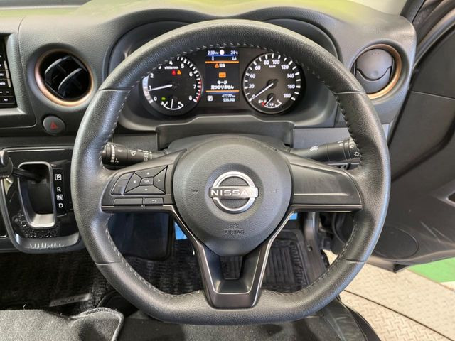 �y�C���e���W�F���g�G�}�[�W�F���V�[�u���[�L�z���s���ɑO���̎ԗ��ƕ��s�҂�F���B�Փ˂̊댯�������Ɣ��f�����ꍇ�Ɍx���ً}�u���[�L�ŏՓˉ����Փˎ��̔�Q�y�����x�����܂��B