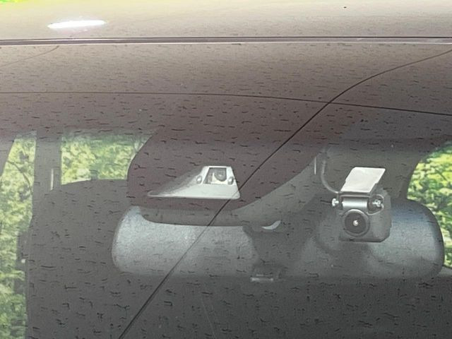 �y�z���_�Z���V���O�z���s���ɑO���̎ԗ�����F�����A�Փ˂������Ȏ��͌x��ƃu���[�L�ŏՓˉ���Ɣ�Q�y�����A�V�X�g�B�����S�Ƀh���C�u�����y���݂��������܂��B