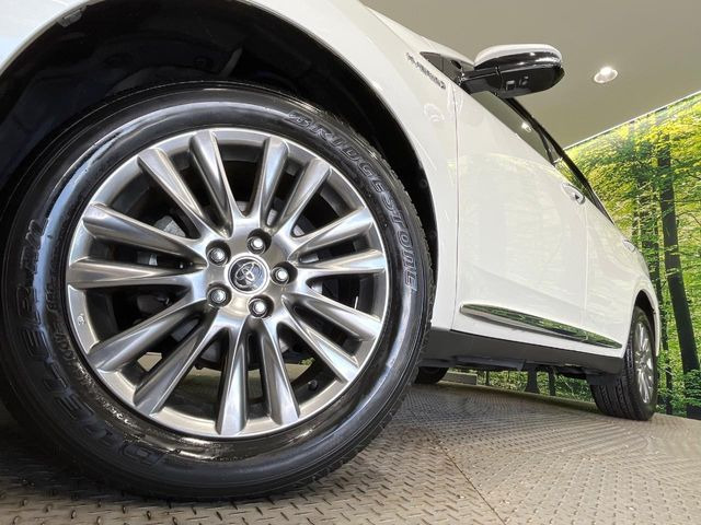 �y����18�C���`�A���~�z�C�[���z�O�ςɃ}�b�`���������A���~�z�C�[���𑕒����Ă���܂��B�e��ЊO�A���~�z�C�[����A�X�^�b�h���X�^�C�����戵�����Ă���܂��B���񂲑��k����������