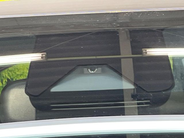 �y�g���^�Z�[�t�e�B�Z���X�z���s���ɑO���̎ԗ�����F�����A�Փ˂������Ȏ��͌x��ƃu���[�L�ŏՓˉ���Ɣ�Q�y�����A�V�X�g�B�����S�Ƀh���C�u�����y���݂��������܂��B