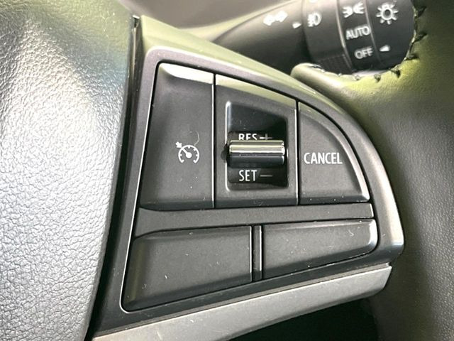 【クルーズコントロール】高速道路もラクラク走行。アクセルを離しても一定速度で走行ができ、長距離運転時の負担を軽減!加速・減速も簡単なスイッチ操作で調整できます。