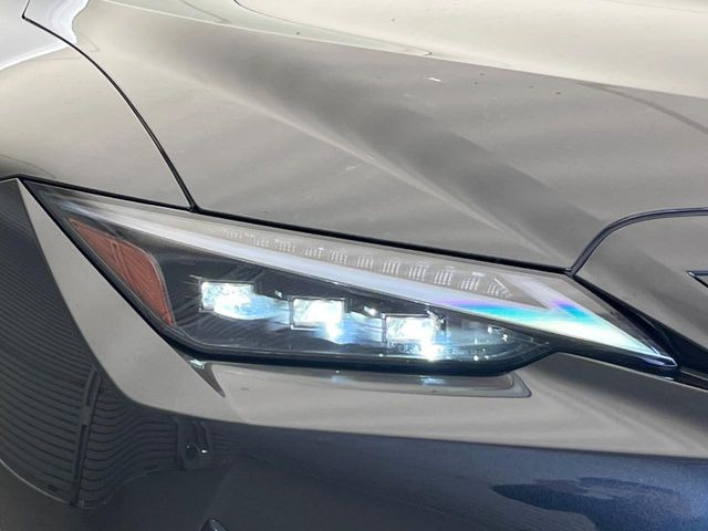 【三眼LEDヘッドライト】スタイリッシュな見た目の三眼LEDヘッドライトを装備♪スタイルだけでなく、夜間の走行も視界良好で安心してお乗りいただけます。