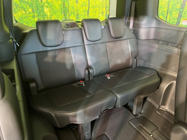 3列目シートはもちろん状態良好☆大人でもゆったりと座って頂けますので、大人数でのお出かけもラクラクです♪ご家族で、気の知れた仲間で、ドライブに行くのが楽しみですね♪