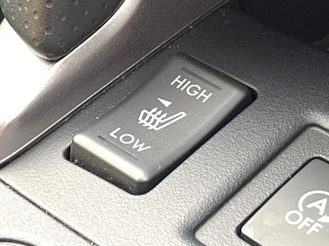 【前席+後席シートヒーター】寒い日に重宝するシートヒーターを後席にも装備!エアコンより早く温まってくれるので寒がりの人も安心ですね♪エアコンの温風は乾燥するから苦手、という方にもをおすすめです。