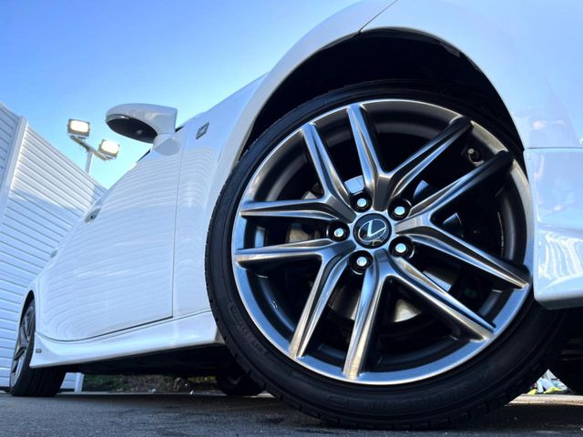 �y����18�C���`�A���~�z�C�[���z�O�ςɃ}�b�`���������A���~�z�C�[���𑕒����Ă���܂��B�e��ЊO�A���~�z�C�[����A�X�^�b�h���X�^�C�����戵�����Ă���܂��B���񂲑��k����������