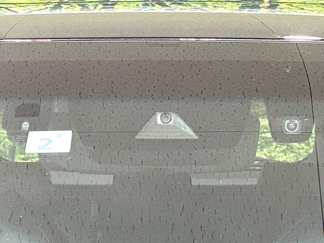 【トヨタセーフティセンス】走行中に前方の車両等を認識し、衝突しそうな時は警報とブレーキで衝突回避と被害軽減をアシスト。より安全にドライブをお楽しみいただけます。