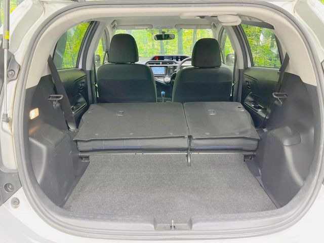 ���i�̂���������ʋ΁A���}���ɏ\���ȉ׎��X�y�[�X���m�ۂ��Ă���܂��B�Z�J���h�V�[�g��|���ƁA�傫�ȉו��̐ύڂ��\�ł���