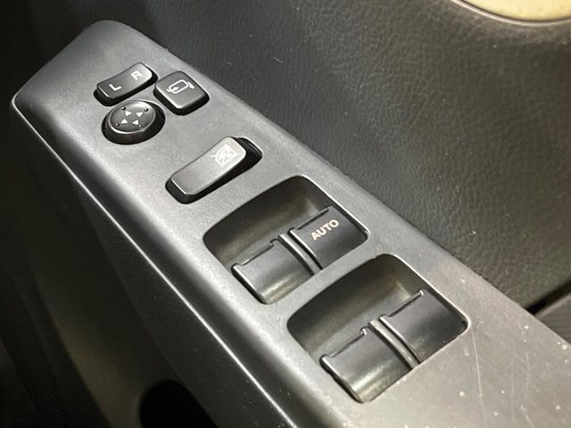 �y�d���i�[�~���[�z�T�C�h�~���[�͓d���i�[���ƂȂ��Ă���A�������ԏ�ł��L�Y�������X�N��}�����܂��B