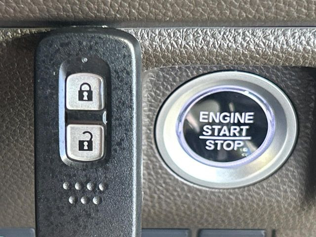 �yHonda�X�}�[�g�L�[�z�J�o����|�P�b�g�ɓ��ꂽ�܂܂ł��h�A�̎{���E�������\�ȃX�}�[�g�L�[�𑕔��B�G���W���̃I���E�I�t�����J�M�����o���K�v����������Ƃ��Ă��֗��ł���