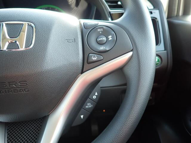 �y�N���[�Y�R���g���[���z�������H�ł̒��������s���y�Ɂ�A�N�Z���y�_���𓥂܂��Ɏԑ������ɕۂ��Ƃ��\�ł��B�O���̎ԗ������m���ĎԊԂ�ۂ悤�ɑ��x���߂��Ă���܂�!!