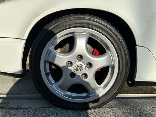 17�C���`�J�b�v�z�C�[�� ������ (�^�C���T�C�Y�O205/50R17 ��255/40R17)