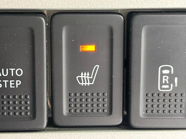 【シートヒーター】寒い日に重宝するシートヒーター!エアコンより早く温まってくれるので寒がりの人も安心ですね♪エアコンの温風は乾燥するから苦手、という方にもをおすすめです。