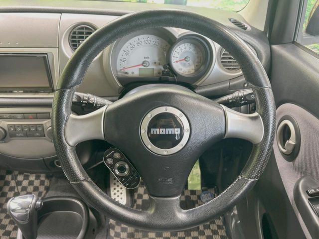 �y�����v�����X�e�A�����O�z�㎿�Ȋv���g�p���邱�ƂŁA��ɂ����������݂ƂĂ��^�]���₷���n���h���ł���