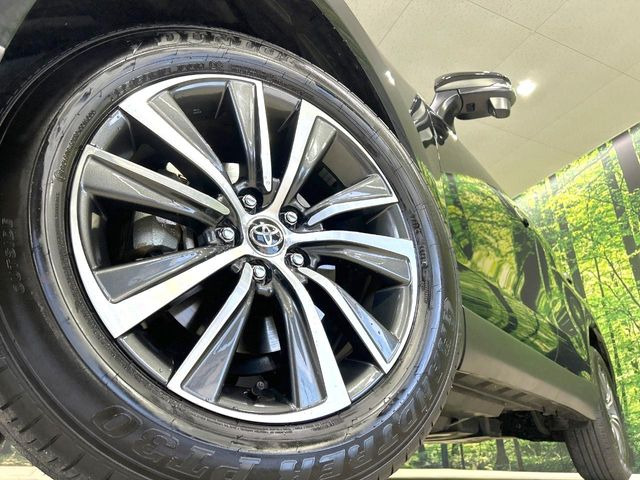 【純正18インチアルミホイール】外観にマッチした純正アルミホイールを装着しております。各種社外アルミホイールや、スタッドレスタイヤも取扱いしております。是非ご相談ください♪