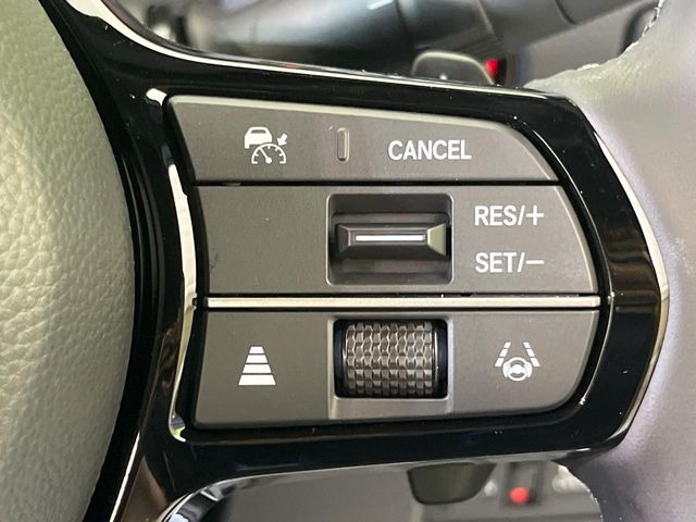 【アダプティブクルーズコントロール】高速道路での長距離走行が楽に!!自動で速度を保つクルーズコントロールが、衝突軽減システムと連携し、前方の車両を感知して車間を保つように速度調節してくれます!!