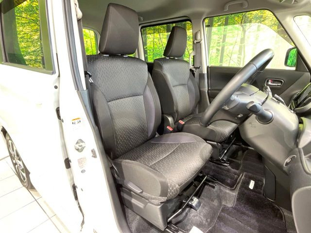 運転席シート廻りは使用感も少なく、良好な状態となっています。丁寧に使われていたことがよくわかりますね。