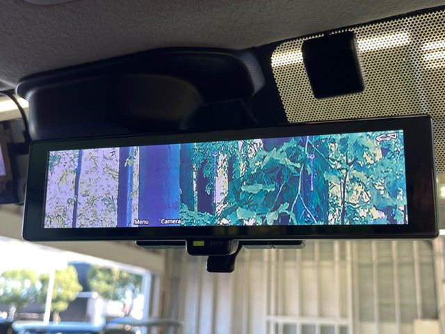 �y�C���e���W�F���g���[���~���[�z������L�����n����ԑ̌㕔�ɃJ��������t���A���[���~���[���̃��j�^�[�ɕ\�����܂��B�l�X�Ȋ��ŃN���A�Ȍ�����E���m�ہB���S���ĉ^�]���邱�Ƃ��ł��܂��B