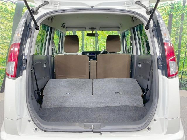 ���i�̂���������ʋ΁A���}���ɏ\���ȉ׎��X�y�[�X���m�ۂ��Ă���܂��B�Z�J���h�V�[�g��|���ƁA�傫�ȉו��̐ύڂ��\�ł���