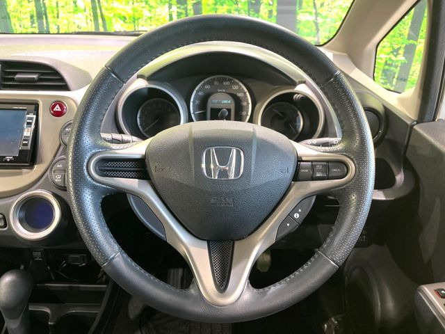 �y�����v�����X�e�A�����O�z�㎿�Ȋv���g�p���邱�ƂŁA��ɂ����������݂ƂĂ��^�]���₷���n���h���ł���