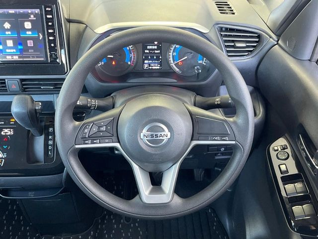 ステアリングも使用感が少なく、きれいな状態となっております♪