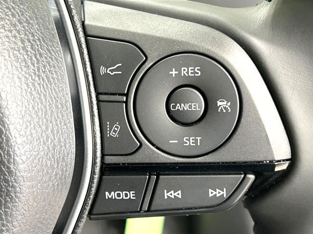 【レーダークルーズコントロール】高速道路での長距離走行が楽に!!自動で速度を保つクルーズコントロールが、衝突軽減システムと連携し、前方の車両を感知して車間を保つように速度調節してくれます!!