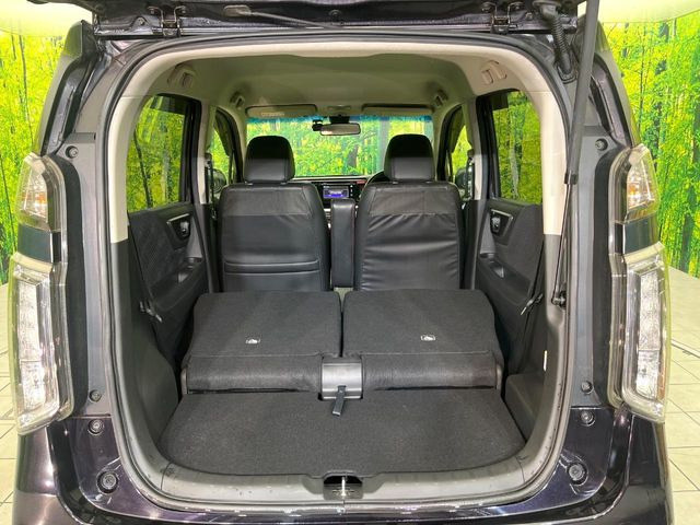 ���i�̂���������ʋ΁A���}���ɏ\���ȉ׎��X�y�[�X���m�ۂ��Ă���܂��B�Z�J���h�V�[�g��|���ƁA�傫�ȉו��̐ύڂ��\�ł���