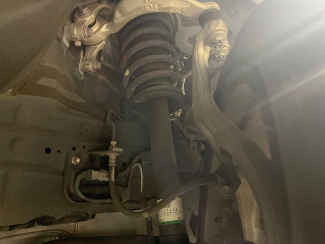 お車を安心してお乗りいただく為には、足回りの定期点検が欠かせません。サービスサポート(有償保証)では無料点検もご提供しており、安心のカーライフをお過ごしいただけるサポート体制が整っています。