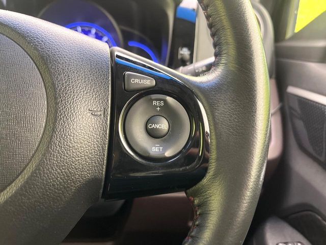 �y�N���[�Y�R���g���[���z�������H�����N���N���s�B�A�N�Z���𗣂��Ă���葬�x�ő��s���ł��A�������^�]���̕��S���y��!�����E�������ȒP�ȃX�C�b�`����Œ����ł��܂��B