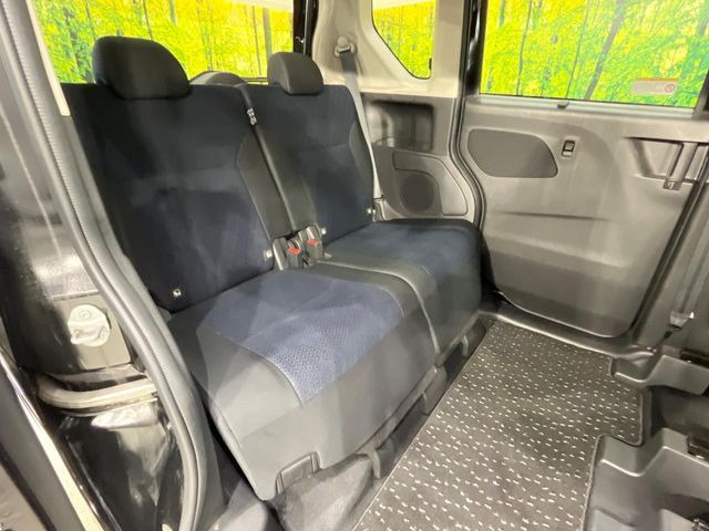 後部座席も気になるようなキズ・汚れやへたり等、大きなダメージはなく、良好な状態です。