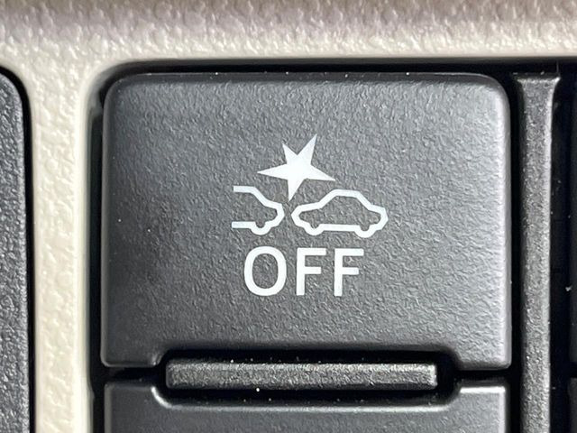 【スマートアシスト】走行中に前方の車両等を認識し、衝突しそうな時は警報とブレーキで衝突回避と被害軽減をアシスト。より安全にドライブをお楽しみいただけます。