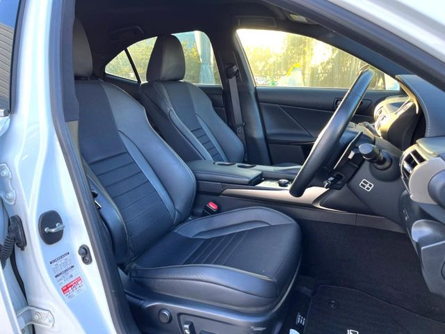 �y�n�[�t���U�[�V�[�g�z�������ƍ���S�n�𗼗������l�C�̃V�[�g���w�ʁE���ʂ̃t�@�u���b�N�f�ނ́A�ʋC���̗ǂ��⊊��ɂ����ɗD��Ă��܂��B�C���╞���ɍ��E���ꂸ���K�ɂ���肢�������܂��B