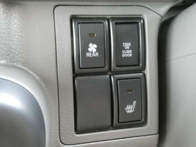 �V�[�g�q�[�^�[�Ƀ��A�G�A�R���Ȃǉ��K���������ځ�