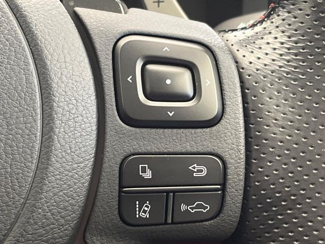 【レーダークルーズコントロール】高速道路での長距離走行が楽に!!自動で速度を保つクルーズコントロールが、衝突軽減システムと連携し、前方の車両を感知して車間を保つように速度調節してくれます!!