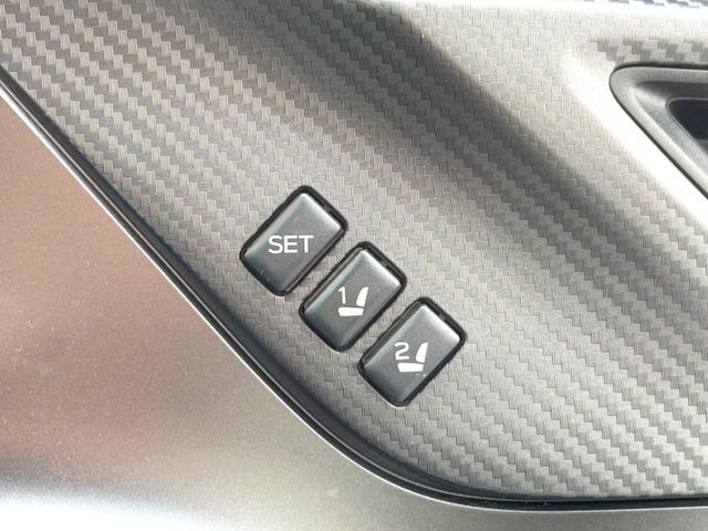 【メモリー機能付きパワーシート】ドライバーごとに設定したシート位置を記憶して、ボタン一つで切り替えできる便利な機能!運転する方が複数名いらっしゃるご家庭におすすめです♪