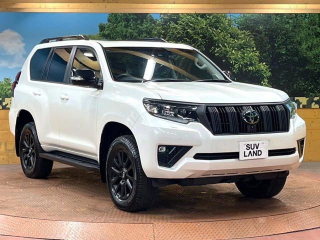 高透明度のガラス皮膜で撥水はもちろん、上質なツヤ・光沢を実現。紫外線や酸性雨から大切な愛車を保護し、色あせ・劣化を防止。「弾スプラッシュコート」、「弾プリミッサコート」からお選びいただけます。