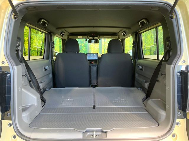 普段のお買い物や通勤、送迎等に十分な荷室スペースを確保しております。セカンドシートを倒すと、大きな荷物の積載も可能です♪