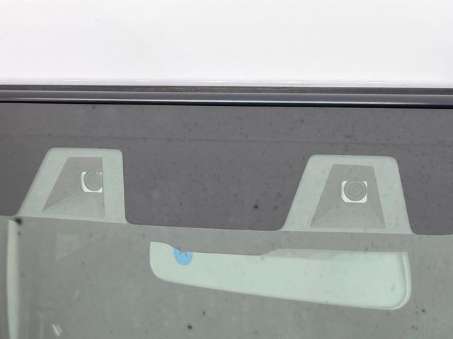 【スズキ セーフティサポート】走行中に前方の車両等を認識し、衝突しそうな時は警報とブレーキで衝突回避と被害軽減をアシスト。より安全にドライブをお楽しみいただけます。