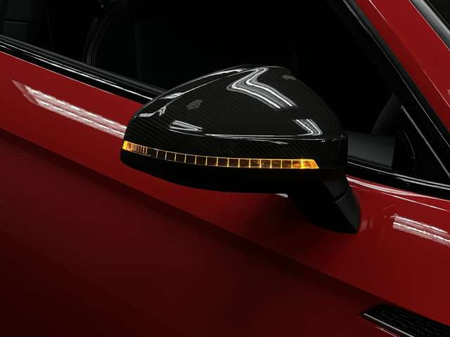 【屋内展示場完備】雨が降っても風が吹いても、暑くても寒くてもゆっくりお車をご覧いただけます⇒