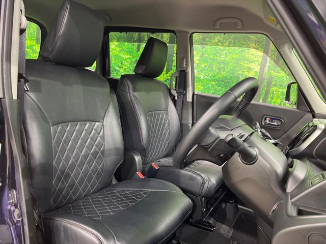 運転席シート廻りは使用感も少なく、良好な状態となっています。丁寧に使われていたことがよくわかりますね。